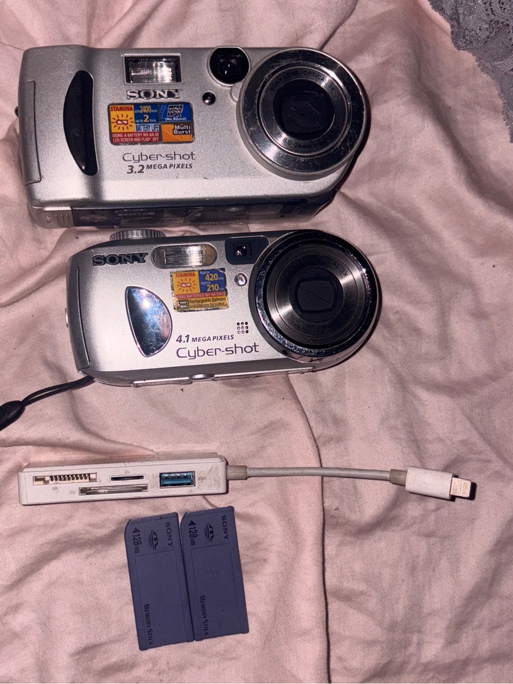 Sony Cybershot DSC-P73 3.2MP & DSC-P71 4.1MP genuine Sony 128 MB memory stick